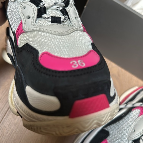 Balenciaga triple S low top chunky sneakers in exce condition worn once - Picture 11 of 14